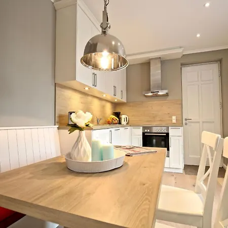 Kleine Charlotte - Traumwohnung Mit Terrasse Fuer 4 Personen